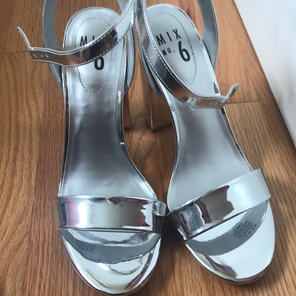 Super cute silver block heels 4.5 inch